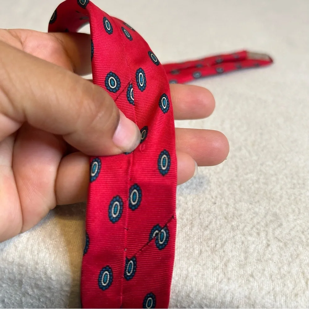 Christian Dior Mens OS Red 100% Silk Neck Tie Contemporary Blue Floral‎ Design